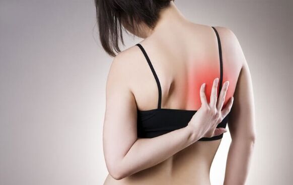 Dorsago is accompanied by osteochondrosis of the chest, manifested by sharp pain when moving