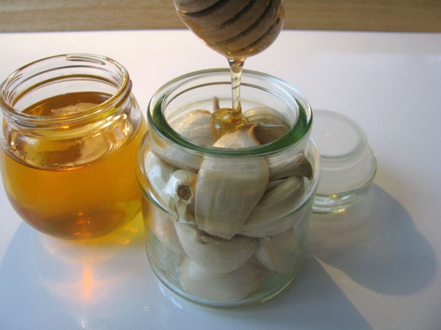 Garlic with honey treats ankle arthritis